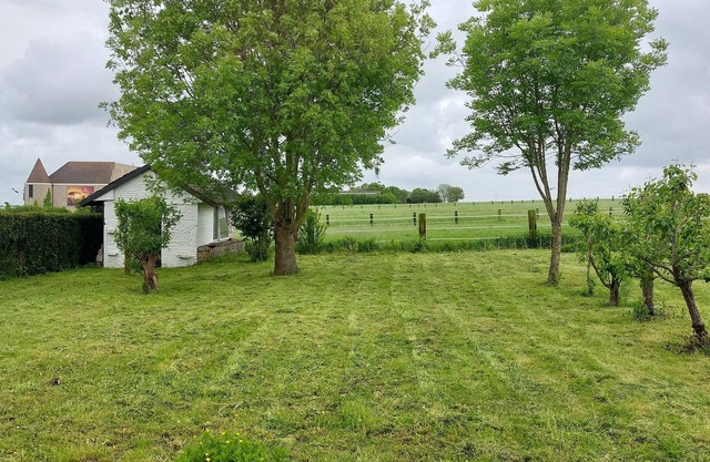 Modern Villa with large gargen and open landscape