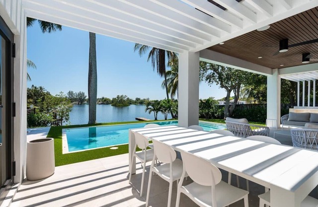 Modern Waterfront Paradise with Heated Pool - Near the Beach & Aventura Mall!