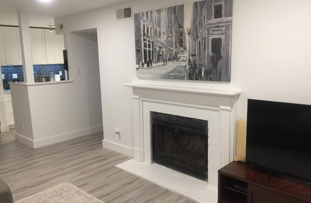 Modern West Mobile luxury condominium in great location!