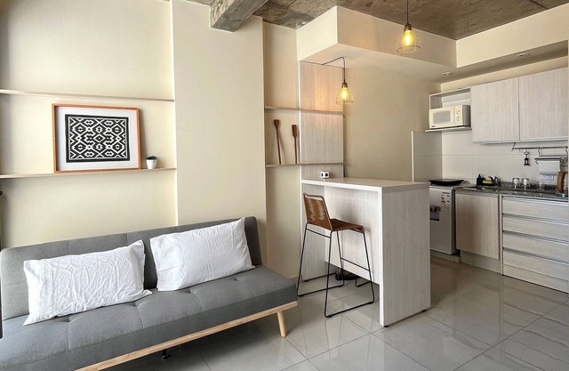 Moderna Suite GPT with a swimming pool and parking