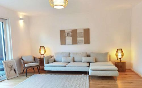 Modernes Haus in der Nähe des Flüghafens mit WLAN,Parkplatz,Terrasse