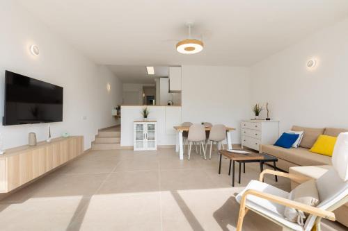 Moderno apartamento totalmente reformado con vistas al mar