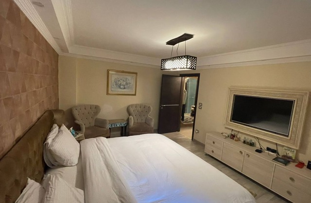 Mohandessin Royal Suites