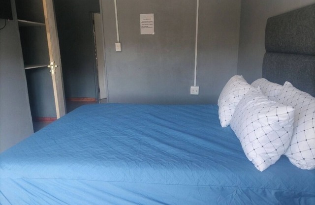 Monarca Inn - Gorgeous 10-bedroom apartment in Phuthaditjhaba Qwaqwa Makwane