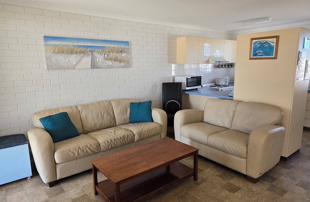 Monkey Mia Sharkbay . World Hertiage Area. nDenham Unit sleeps 6 people