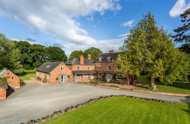 Monnington House & Garden Cottage 9 double bedrooms 9 bathrooms Great for groups