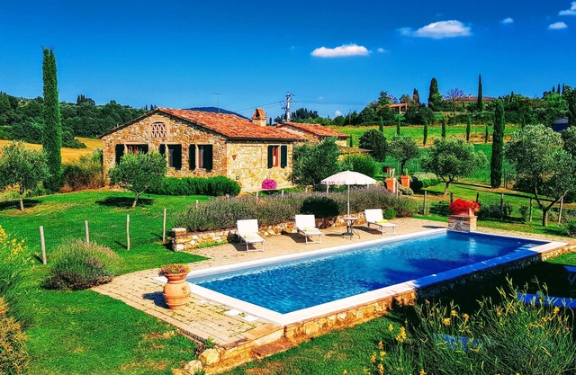 Montalcino: Private villa in the heart of Tuscany, private pool,panoramic view!