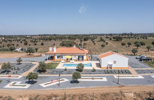 Monte do Vale - quiet site with swimming pool, bikes, mini golf and table tennis