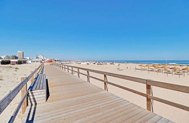 Monte Gordo Beachview 2 by Homing