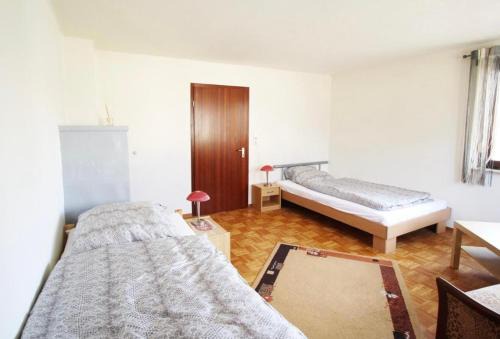 Monteurwohnung in Hohenstadt A8, ULM, GUENSTIG, WIFI, SMART TV