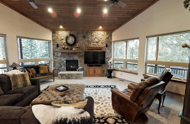 Moon River - Newly Renovated - On the River - Secluded - Washer/Dryer - Hot Tub