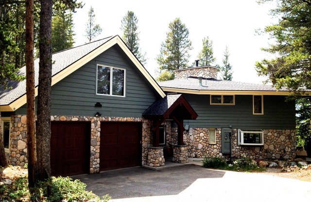 Moonstone Point: 1.5 miles to ski slopes