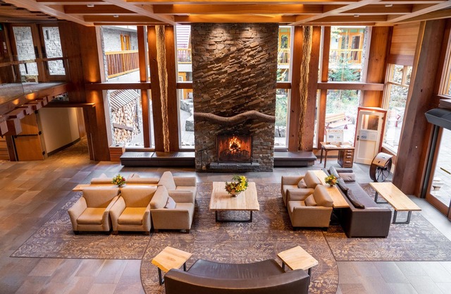 Moose Hotel And Suites