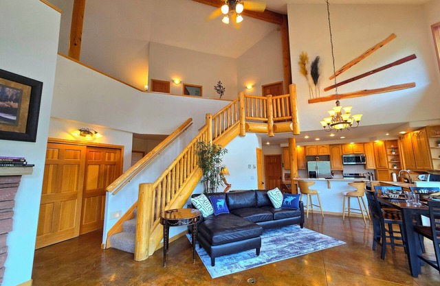 Moose Manor – Antlers, Aspens, and Alpine Peace in the Heart of the Rockies