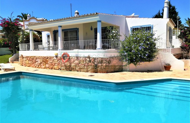 Moradia com piscina privada