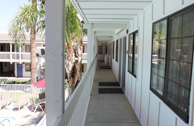 Motel 6 Coalinga, CA - East