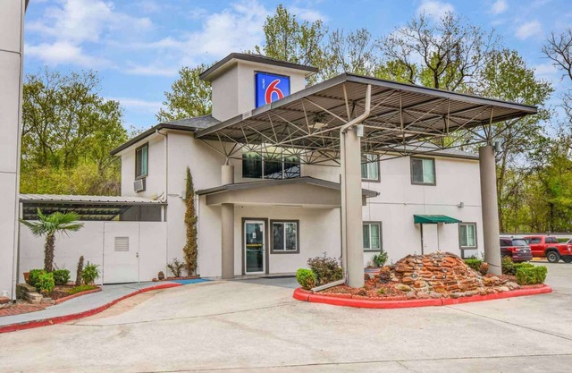 Motel 6 Humble, TX - Houston International Airport