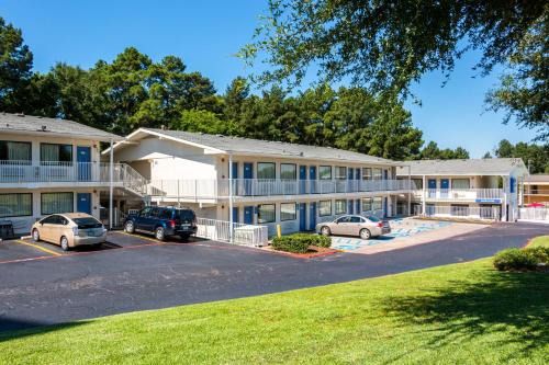 Motel 6-Longview, TX