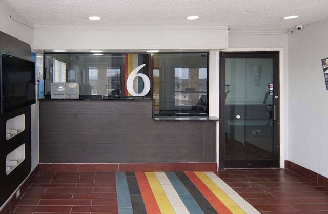 Motel 6 Red Oak, TX - Dallas
