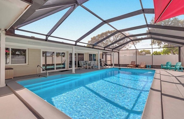 Mother~In-Law Suite! ~ 4/3 Heated Pool Home! 5 mins to IMG Academy