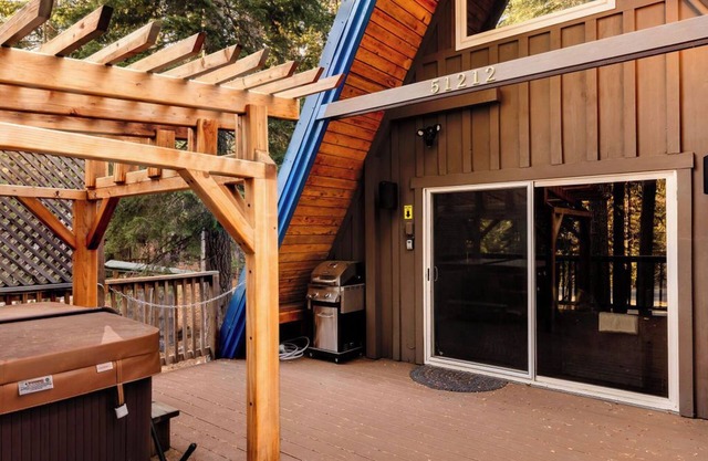 Mountain a-frame cabin - hot tub - ski resorts