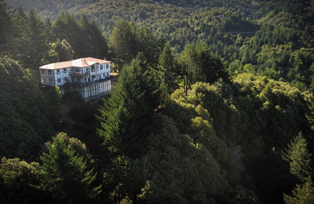 Mountain Azure Shelter Cove - A Remote Private Coastal Escape