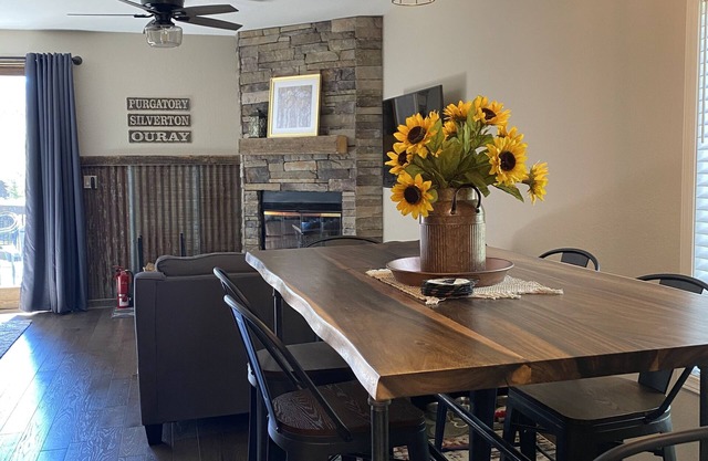 Mountain Condo in the aspens. Ski, Hike, Mountain Bike, Pet Friendly