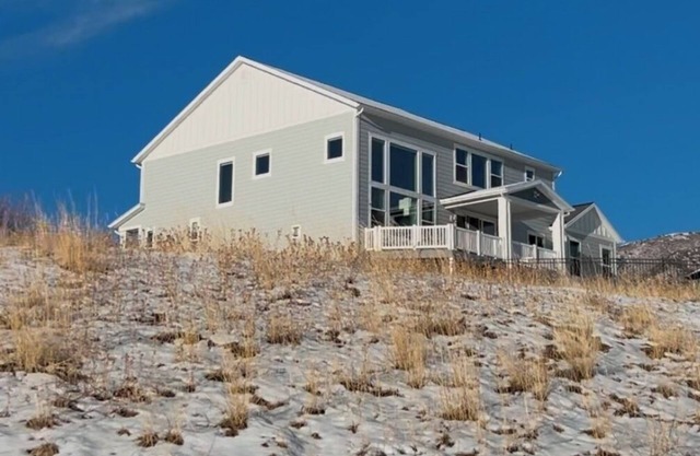 Mountain Estate l Spa & Stream by house l Hike, Mountain Bike & Ski mins away