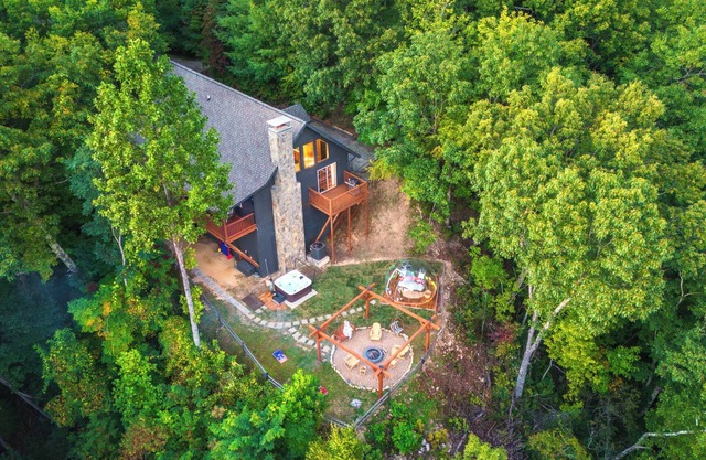 Mountain View, HotTub, Pet-Friendly, FirePlace, GameRoom, BBQ, 4min to Downtown