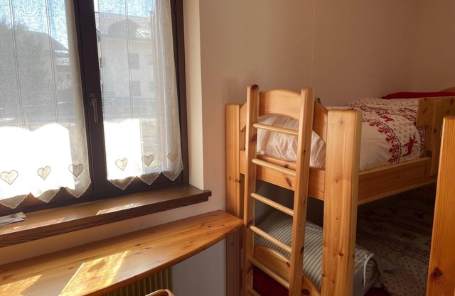 MOUNTAIN VIEW HOUSE, WITHIN WALKING DISTANCE OF BORMIO, LIVIGNO AND SKI LIFTS, WITH GIARDI