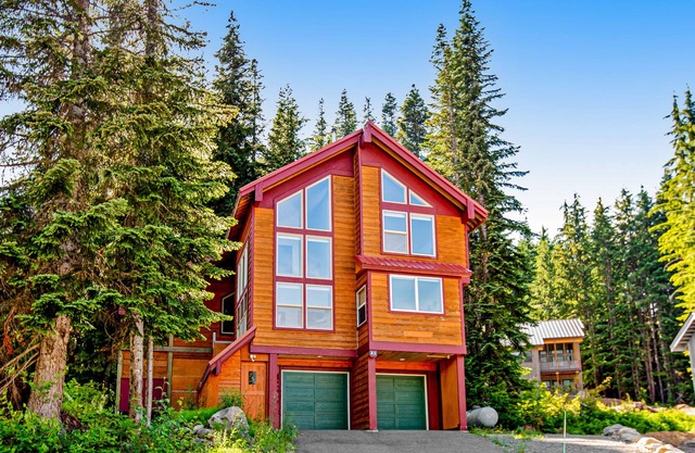 Mountain-view lodge with gas grill, washer/dryer, & WiFi - walk to ski lifts
