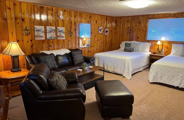 Mountain View Lodge Kitchenette Suite - Room 9
