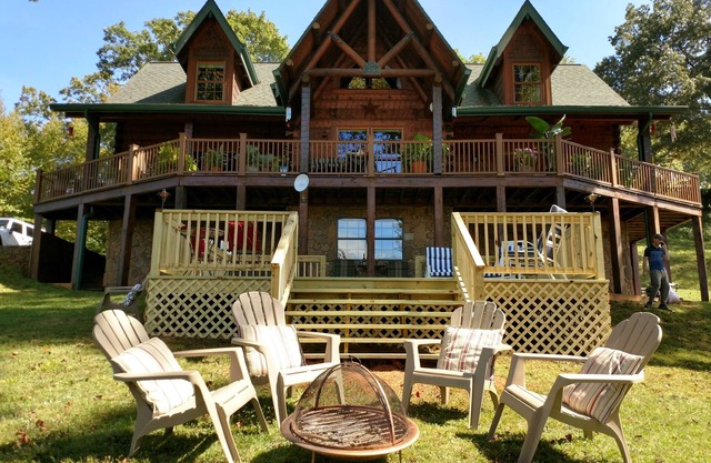 Mountain View Retreat/2BR Log Home Apt w/Private Dining Deck & BBQ/Massage