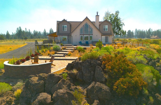 Mountain View Retreat on 10 Private Acres, Minutes from all things Bend!