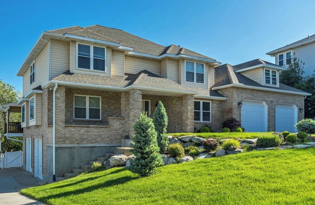 Mountain View Retreat: 2 BR/2 BA Spacious & Cozy!