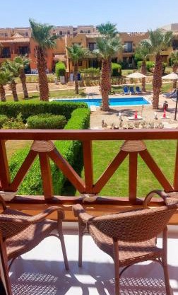 Mountain View Sokhna 1, Villa 4 Bedrooms, Direct to Pool, 300 M to Beach & Dayra Camp, Families ONLY