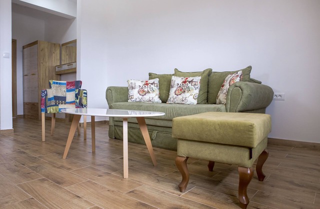 Mountain Vista One-Bedroom Retreat