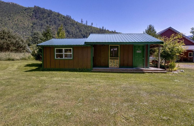 Mt. Baker Lodging Cabin 71 – SLEEPS 4!