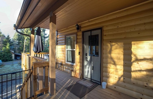 Mt. Baker Lodging Cabin 2- Sleeps 8!