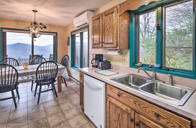 Mtn-view Burnsville Retreat 24 Mi to Ski Slopes!