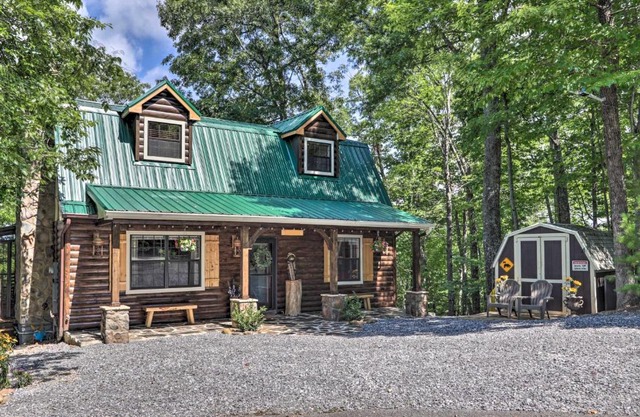 Mtn-View Cabin with Hot Tub in Sevierville!