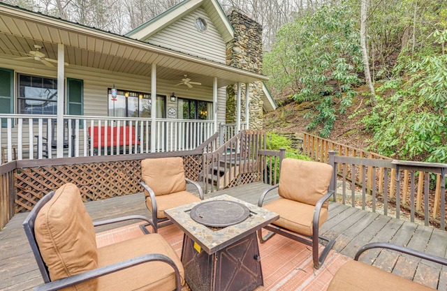 Mtn-View Home w/Deck, Fire Pit & BBQ in Almond