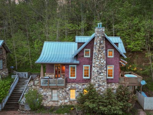 Mtn Views Hot Tub Close to Asheville