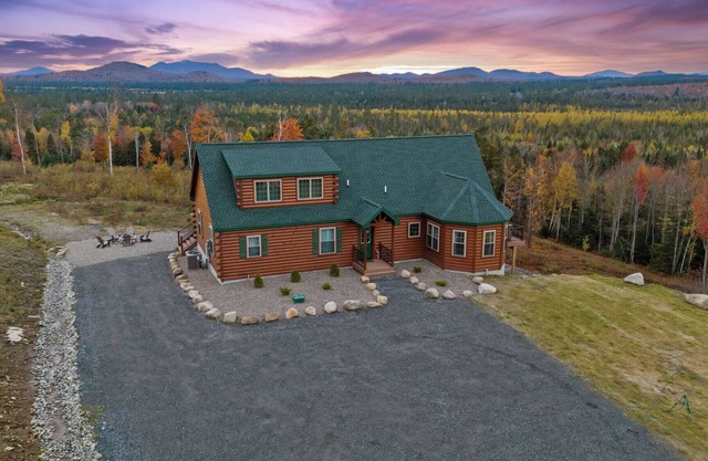 MtnView+Hottub+Lg Outdoor Area