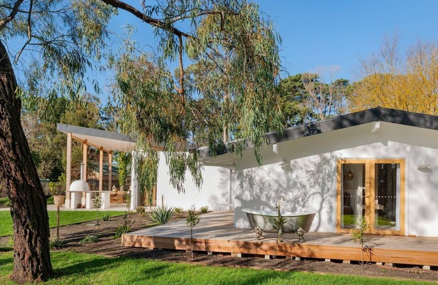 Mudbrick House (With Car Parking)