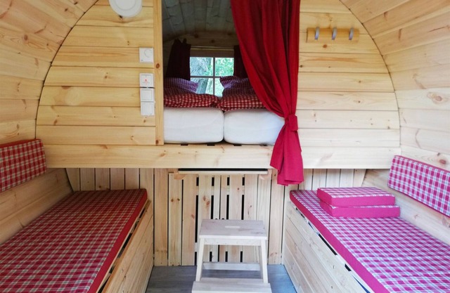 Multi-bed room for 4 guests with 8m² in Nideggen (272048)