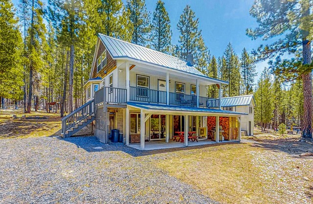 Multiple Unit Retreat w/Firepit & Enclosed Yard