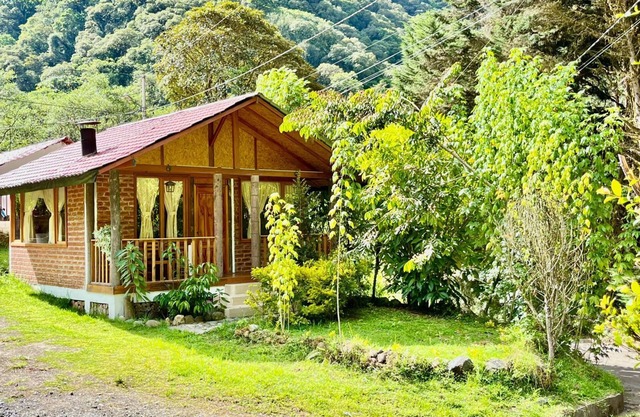 Munay Wasi by Hospedaje Punztan 1-bedroom cabin in Baños de Agua Santa