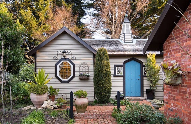 Musk Farm Studio- unique fairytale cottage with gorgeous gardens