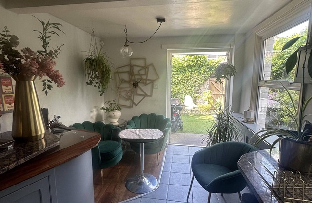 My Sky London House Near Attractions